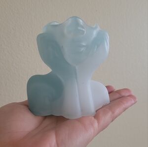 Decorative resin art face planter